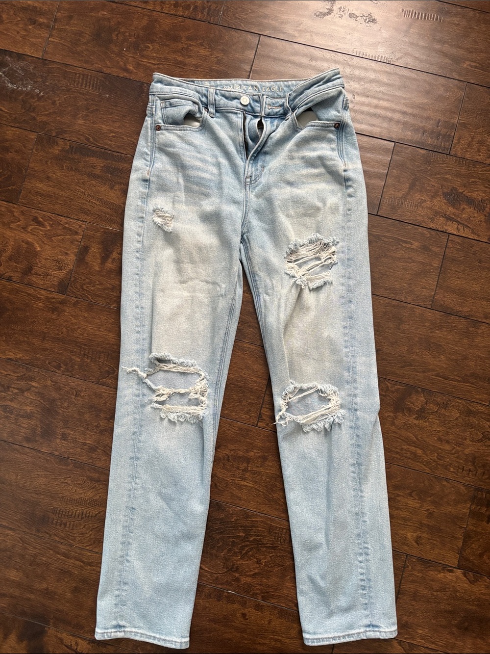 American Eagle Light Wash Distressed Women’s Jeans 4 LONG